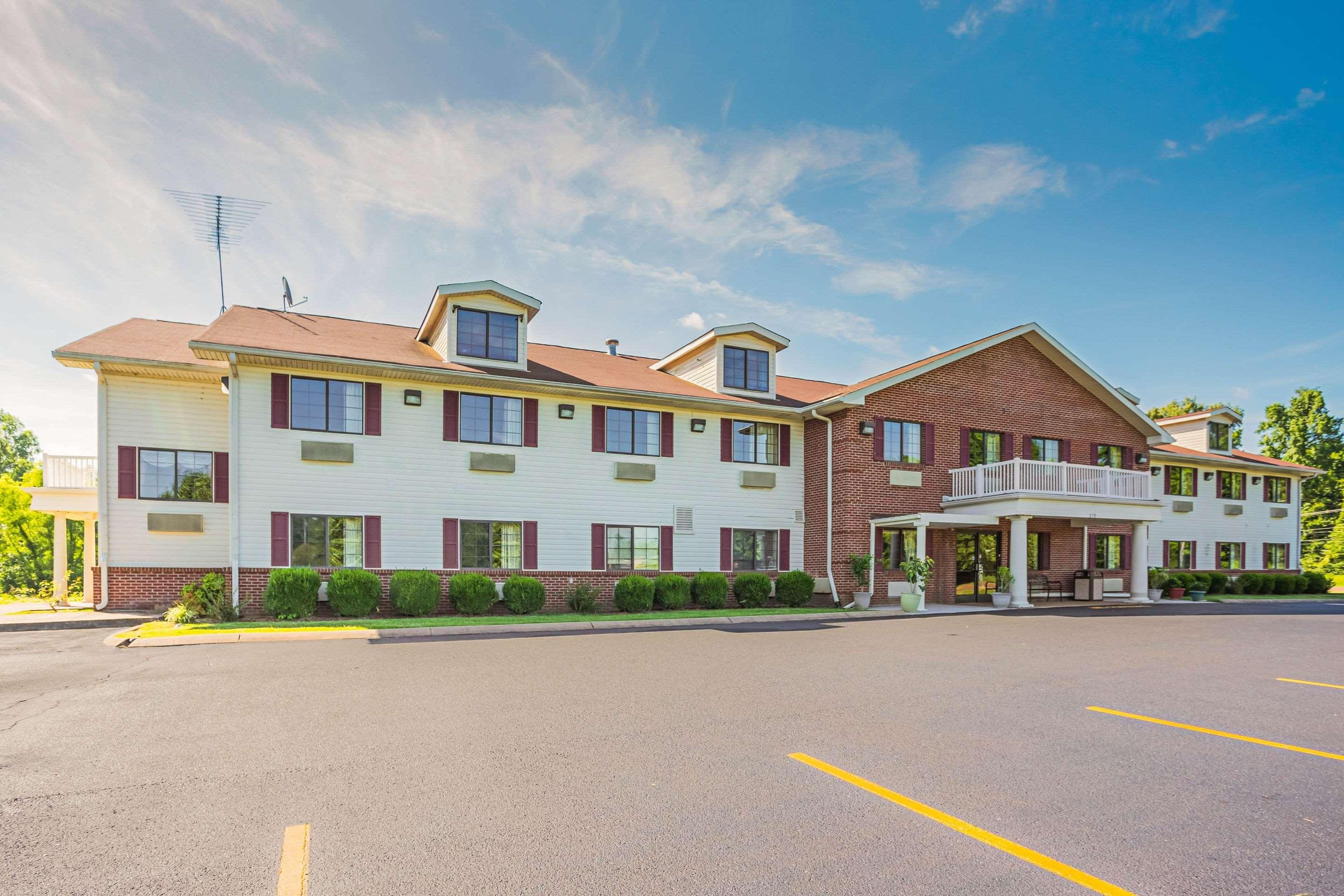 Econo Lodge Inn & Suites Ripley Екстер'єр фото