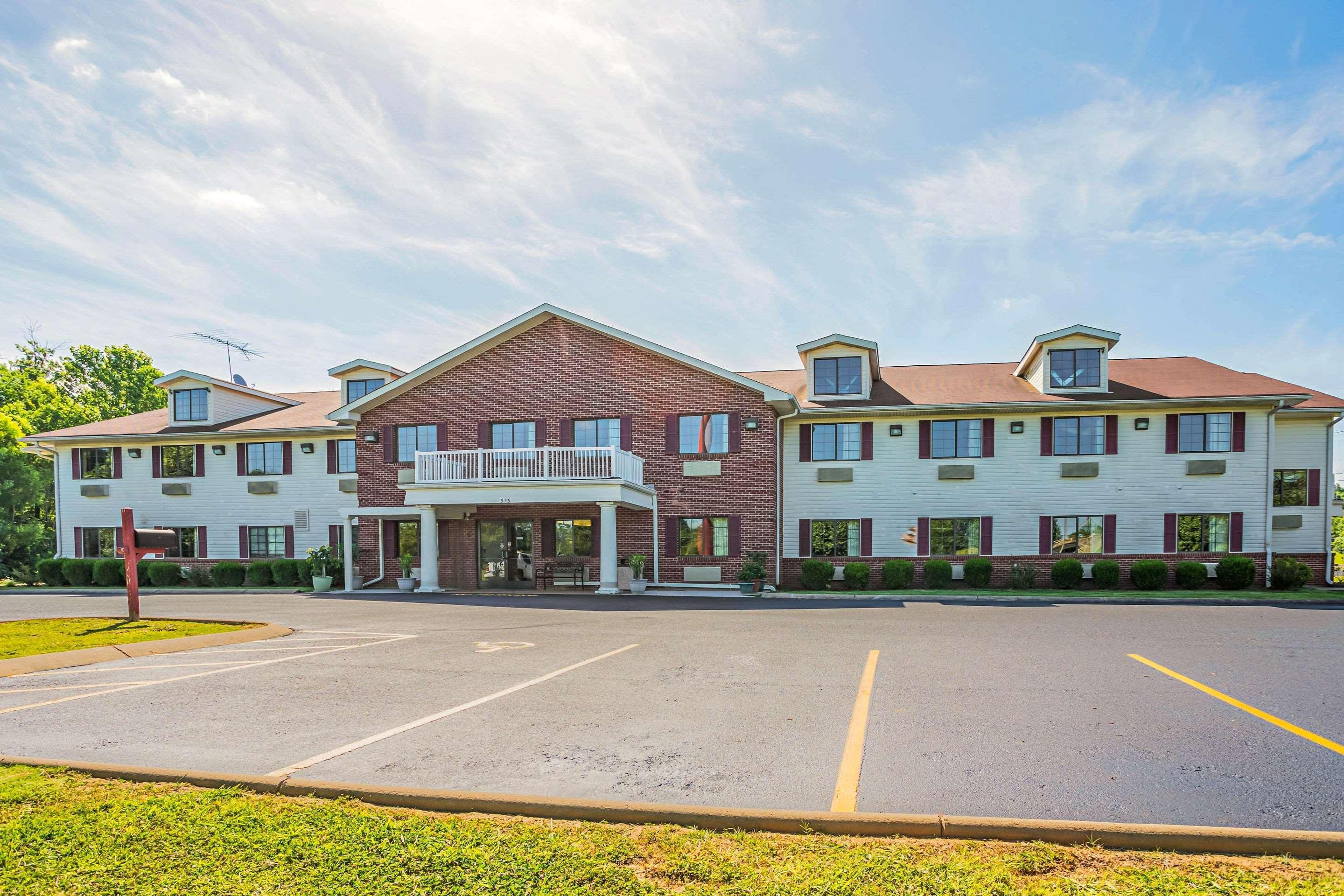 Econo Lodge Inn & Suites Ripley Екстер'єр фото