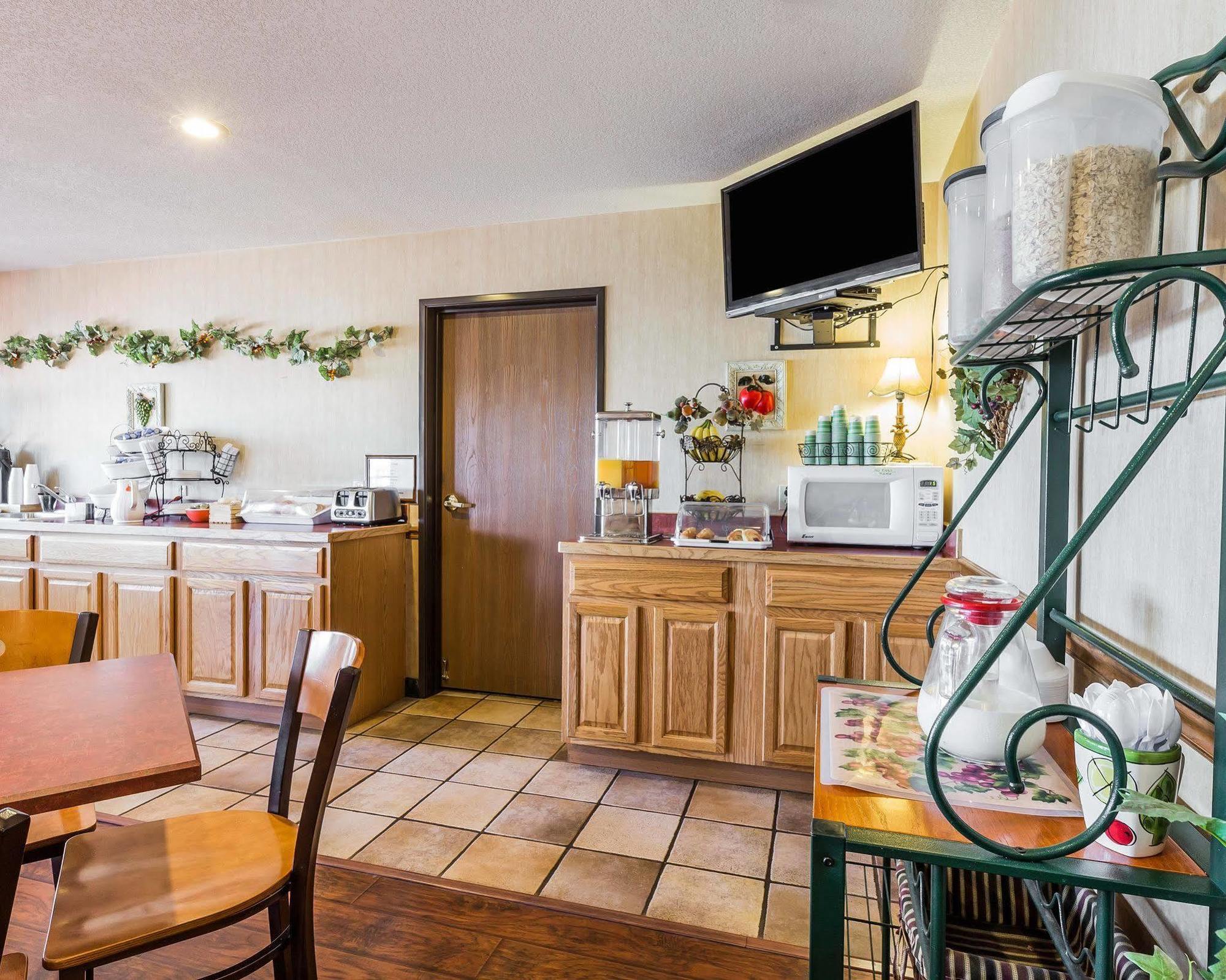Econo Lodge Inn & Suites Ripley Екстер'єр фото