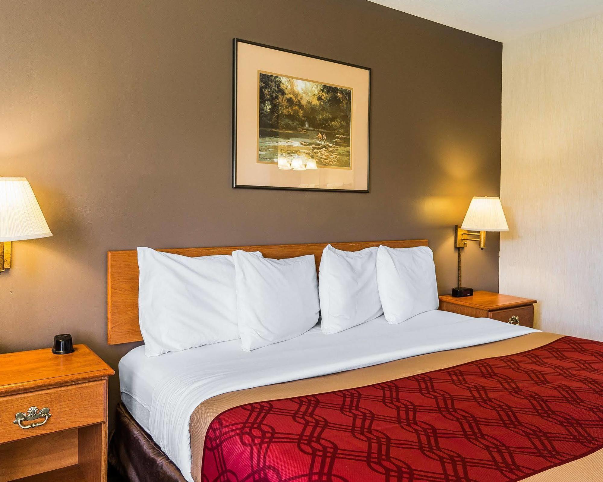 Econo Lodge Inn & Suites Ripley Екстер'єр фото
