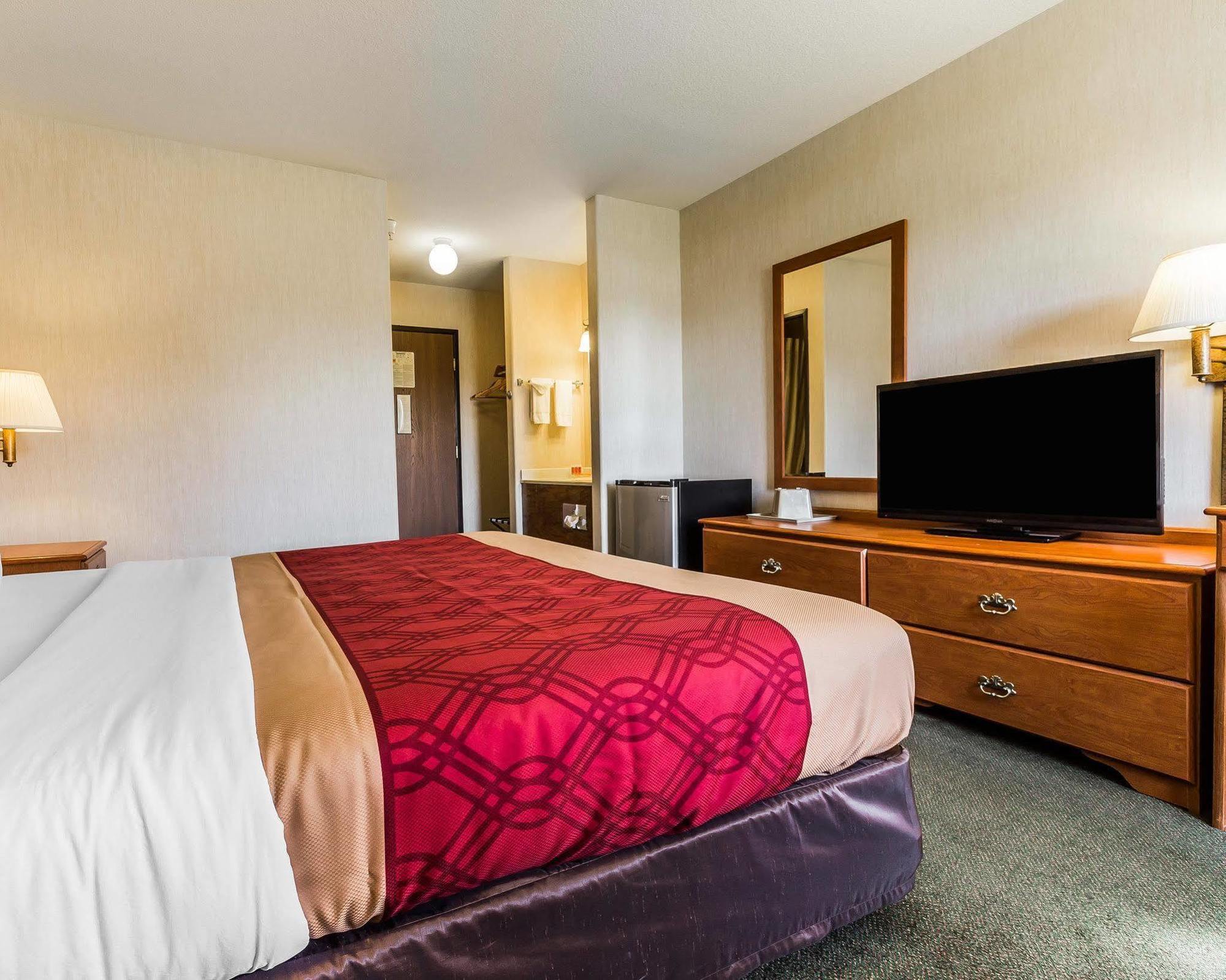 Econo Lodge Inn & Suites Ripley Екстер'єр фото